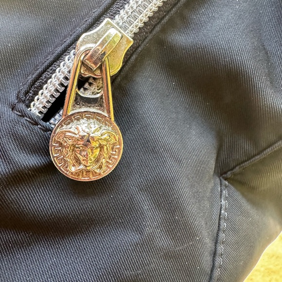 ♠️Gianni Versace Womens Black Leather♠️ Italy Inner Dividers Medium Shoulder Bag - Picture 5 of 12